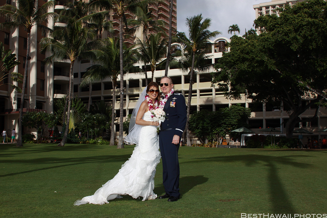 Wedding Photos at Hilton Hawaiian Village by Pasha www.BestHawaii.photos 121820158636